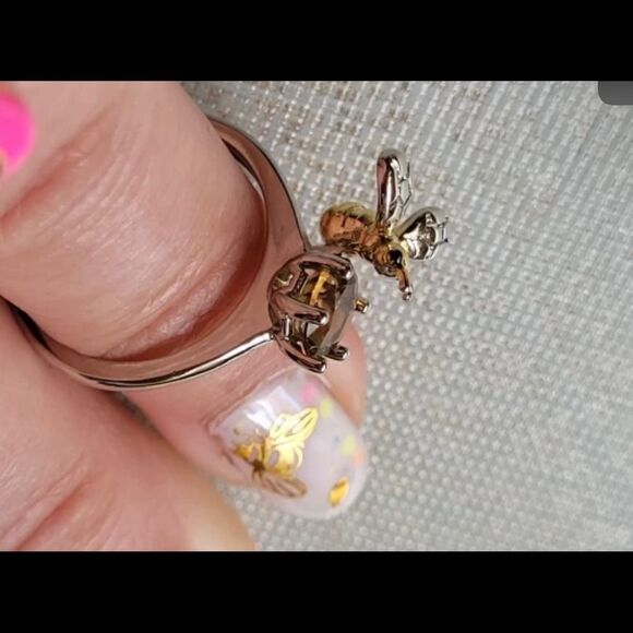 New Cite Delicate Bee Holding Zircon Silver Open Ring - Picture 9 of 10